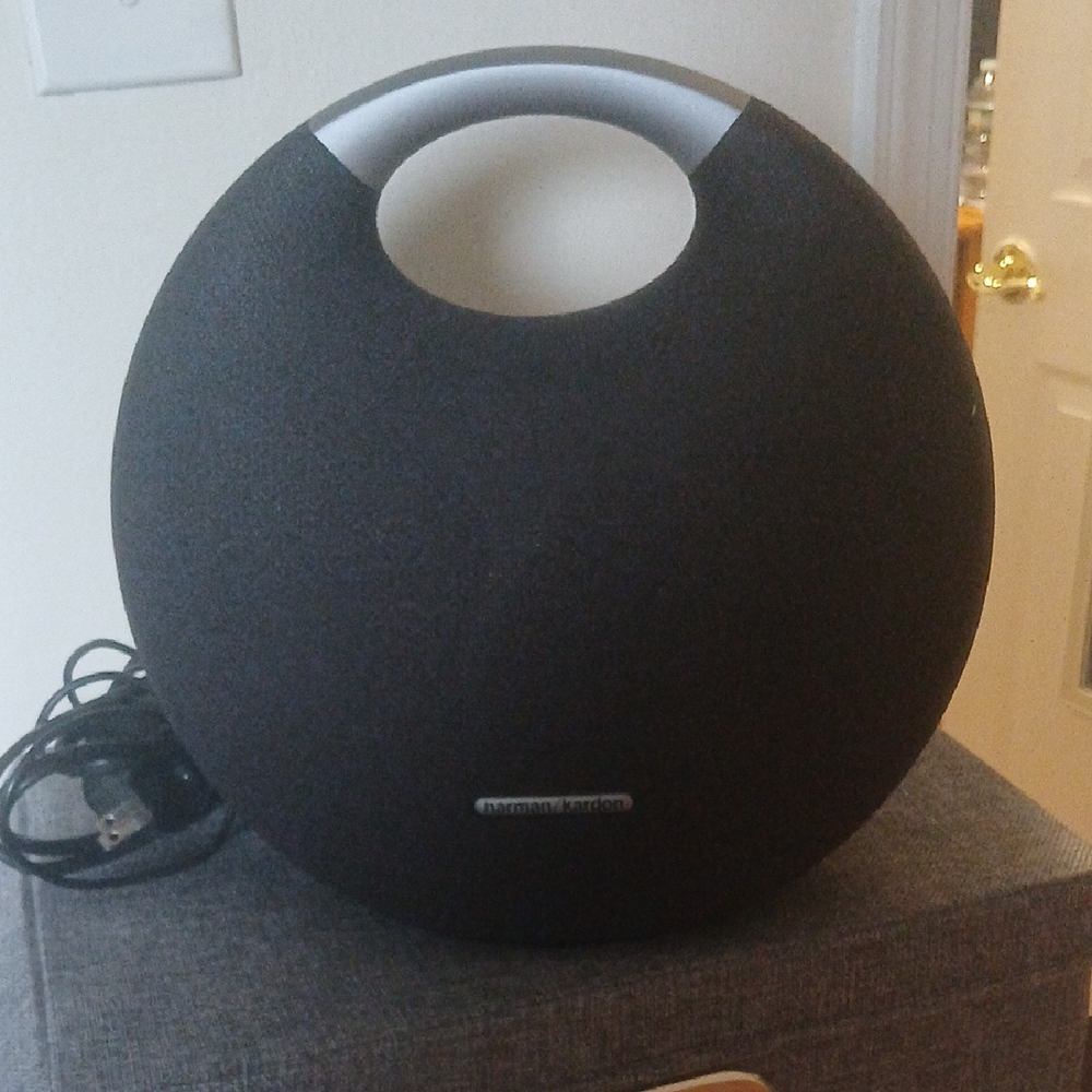 harman/kardon Black Portable Speaker